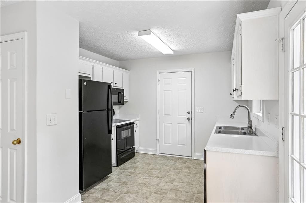 3 bedroom, 2 bathroom, 1,068 sq ft single family residence for sale at 5511 Pond Mill Court, Flowery Branch, GA 30542 — photo 2