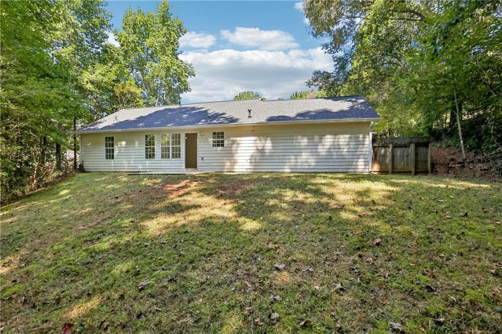 3 bedroom, 2 bathroom, 1,068 sq ft single family residence for sale at 5511 Pond Mill Court, Flowery Branch, GA 30542 — photo 5