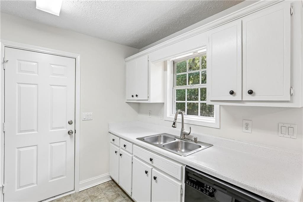 3 bedroom, 2 bathroom, 1,068 sq ft single family residence for sale at 5511 Pond Mill Court, Flowery Branch, GA 30542 — photo 6