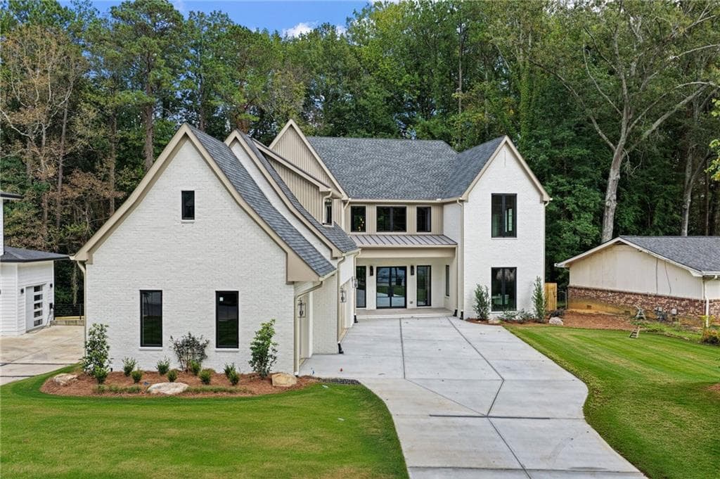 6 bedroom, 7 bathroom, 4,900 sq ft single family residence for sale at 4901 Cambridge Drive, Dunwoody, GA 30338 — photo 2