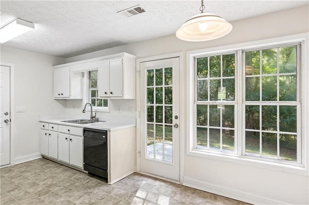 3 bedroom, 2 bathroom, 1,068 sq ft single family residence for sale at 5511 Pond Mill Court, Flowery Branch, GA 30542 — photo 7