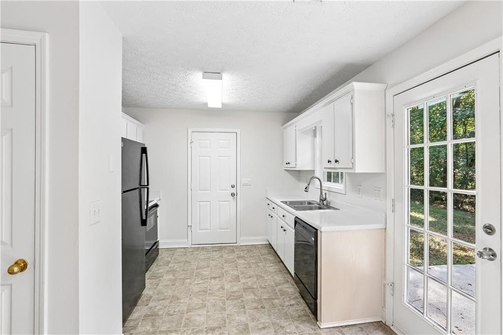 3 bedroom, 2 bathroom, 1,068 sq ft single family residence for sale at 5511 Pond Mill Court, Flowery Branch, GA 30542 — photo 9