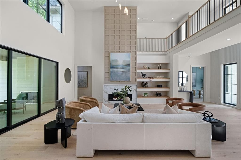 6 bedroom, 7 bathroom, 4,900 sq ft single family residence for sale at 4901 Cambridge Drive, Dunwoody, GA 30338 — photo 6