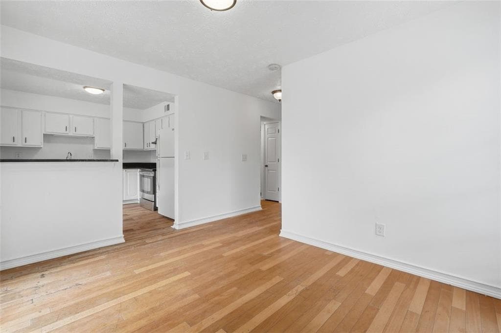 3 bedroom, 3 bathroom, 1,412 sq ft single family residence under contract at 1642 Esquire Place, Norcross, GA 30093 — photo 10