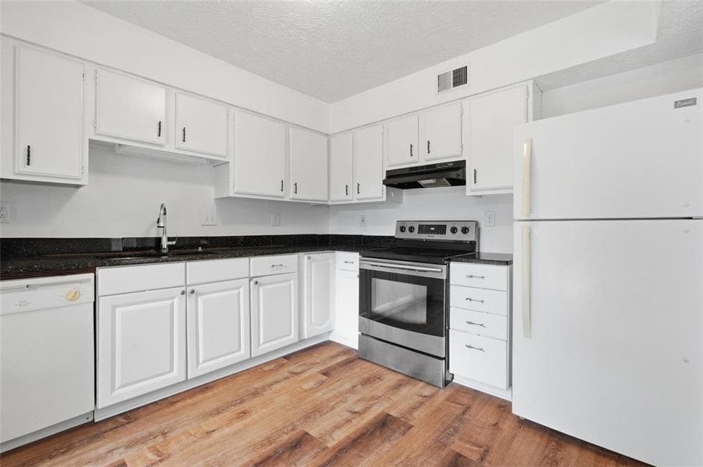3 bedroom, 3 bathroom, 1,412 sq ft single family residence under contract at 1642 Esquire Place, Norcross, GA 30093 — photo 6