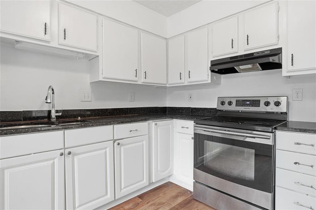 3 bedroom, 3 bathroom, 1,412 sq ft single family residence under contract at 1642 Esquire Place, Norcross, GA 30093 — photo 7