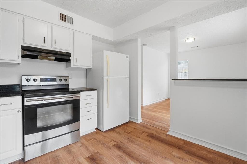 3 bedroom, 3 bathroom, 1,412 sq ft single family residence under contract at 1642 Esquire Place, Norcross, GA 30093 — photo 8