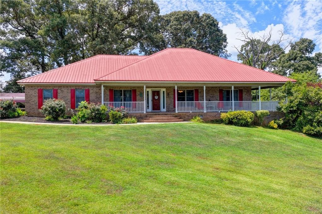4 bedroom, 2 bathroom, 2,298 sq ft single family residence for sale at 4525 Bold Springs Road, Commerce, GA 30530 — photo 2