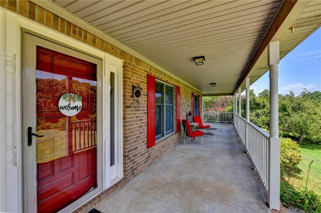 4 bedroom, 2 bathroom, 2,298 sq ft single family residence for sale at 4525 Bold Springs Road, Commerce, GA 30530 — photo 4