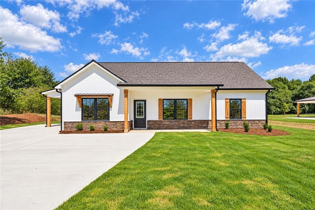3 bedroom, 2 bathroom, 1,297 sq ft single family residence for sale at 781 Old Brock Road, Rockmart, GA 30153 — photo 2