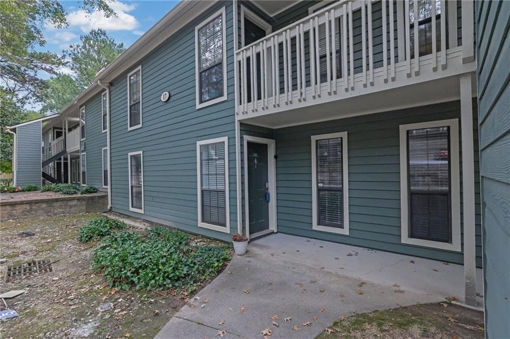 2 bedroom, 2 bathroom, 1,350 sq ft condominium for sale at 2806 Vinings Central Drive 153, Atlanta, GA 30339 — photo 2