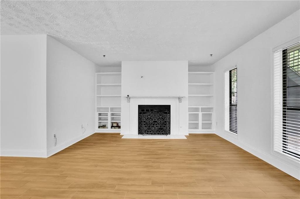 2 bedroom, 2 bathroom, 1,350 sq ft condominium for sale at 2806 Vinings Central Drive 153, Atlanta, GA 30339 — photo 4