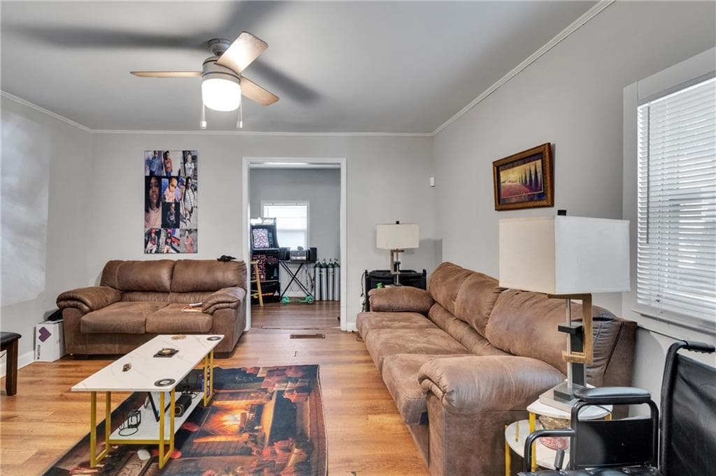3 bedroom, 1 bathroom, 965 sq ft single family residence for sale at 136 Holly Road, Atlanta, GA 30314 — photo 3