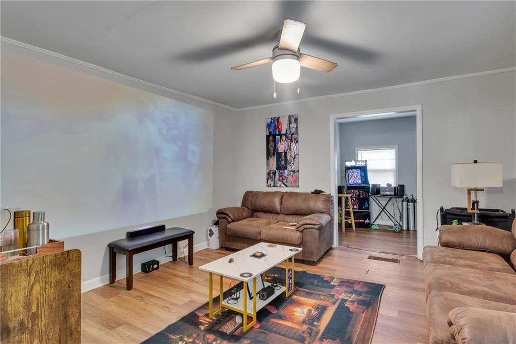 3 bedroom, 1 bathroom, 965 sq ft single family residence for sale at 136 Holly Road, Atlanta, GA 30314 — photo 4