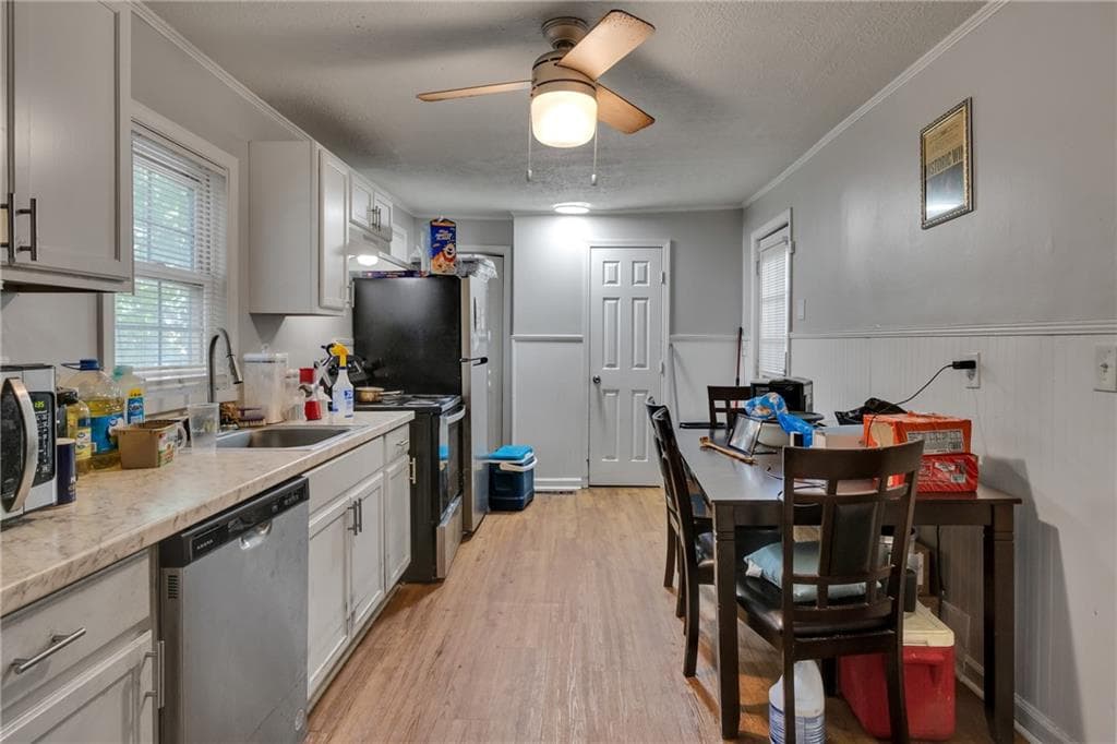 3 bedroom, 1 bathroom, 965 sq ft single family residence for sale at 136 Holly Road, Atlanta, GA 30314 — photo 6