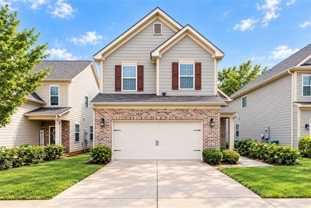 3 bedroom, 3 bathroom, 1,805 sq ft home for sale at 2391 Oakleaf Circle, Lithonia, GA