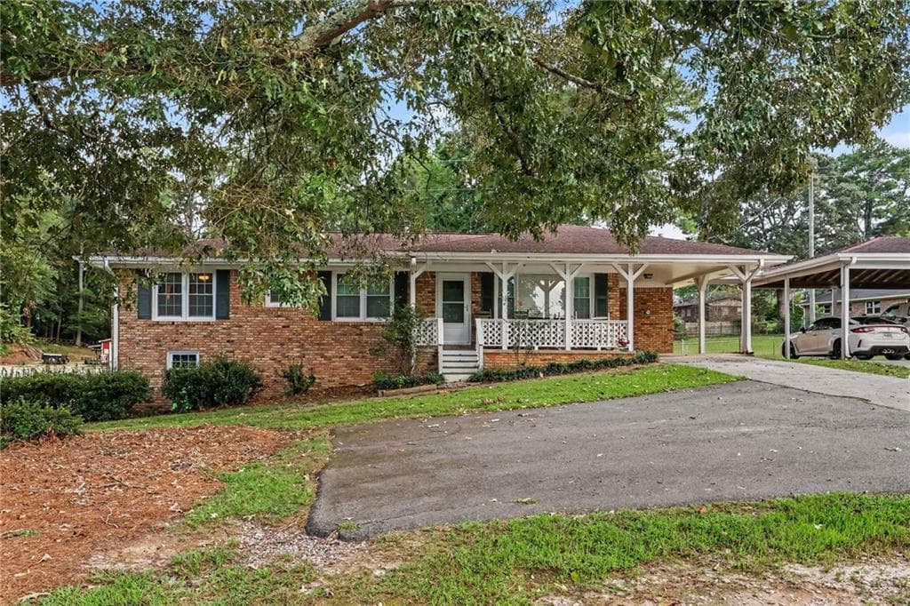 2 bedroom, 2 bathroom, 1,228 sq ft single family residence for sale at 5129 Hill Road, Powder Springs, GA 30127