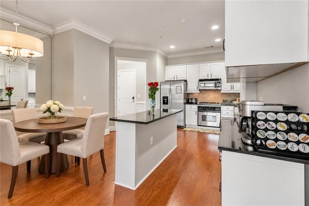 2 bedroom, 2 bathroom, 1,457 sq ft condominium for sale at 2300 Peachford Road 1410, Atlanta, GA 30338 — photo 7