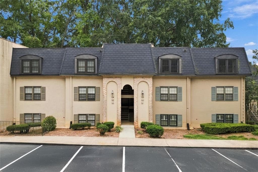 2 bedroom, 2 bathroom, 1,093 sq ft condominium for sale at 135 Elysian Way, Atlanta, GA 30327 — photo 2