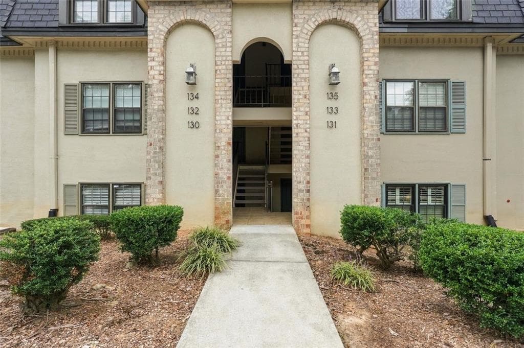 2 bedroom, 2 bathroom, 1,093 sq ft condominium for sale at 135 Elysian Way, Atlanta, GA 30327 — photo 3