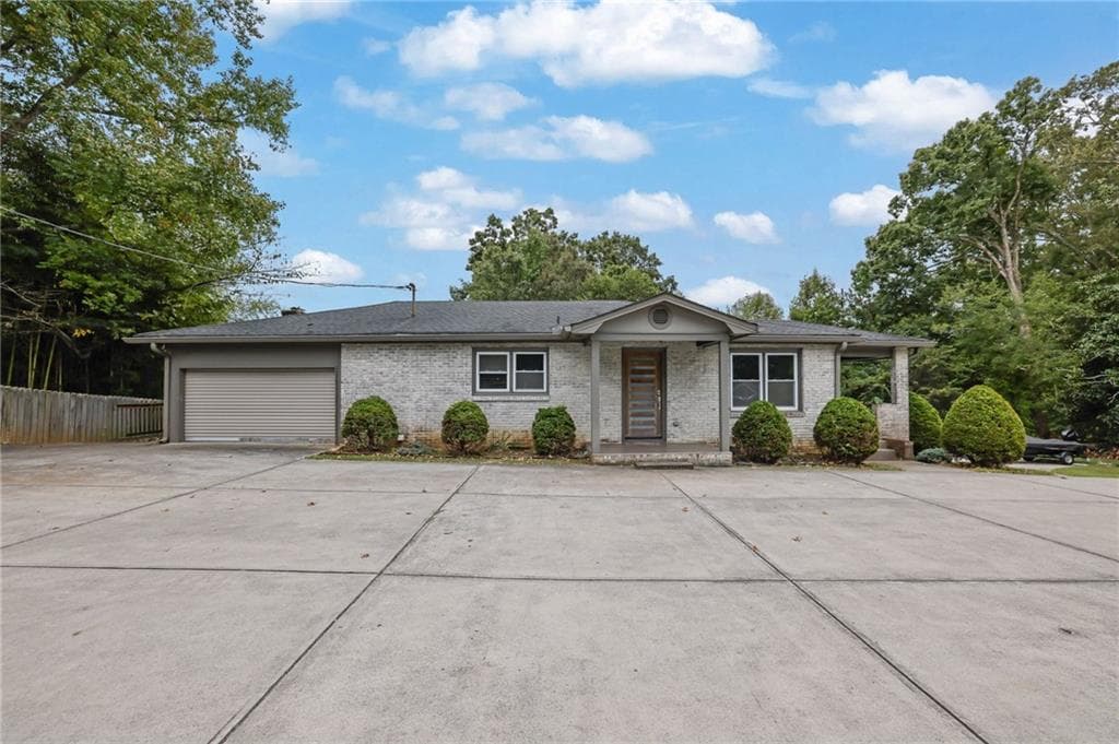 3 bedroom, 2 bathroom, 1,932 sq ft single family residence for sale at 5638 Lake Acworth Drive, Acworth, GA 30101 — photo 2