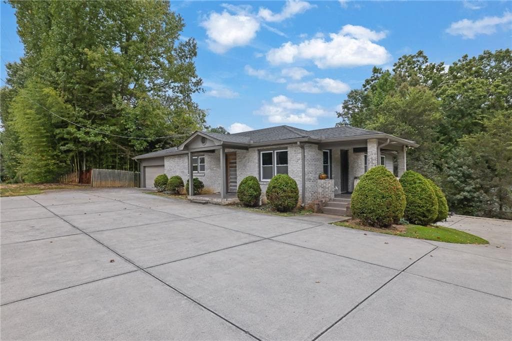 3 bedroom, 2 bathroom, 1,932 sq ft single family residence for sale at 5638 Lake Acworth Drive, Acworth, GA 30101 — photo 5