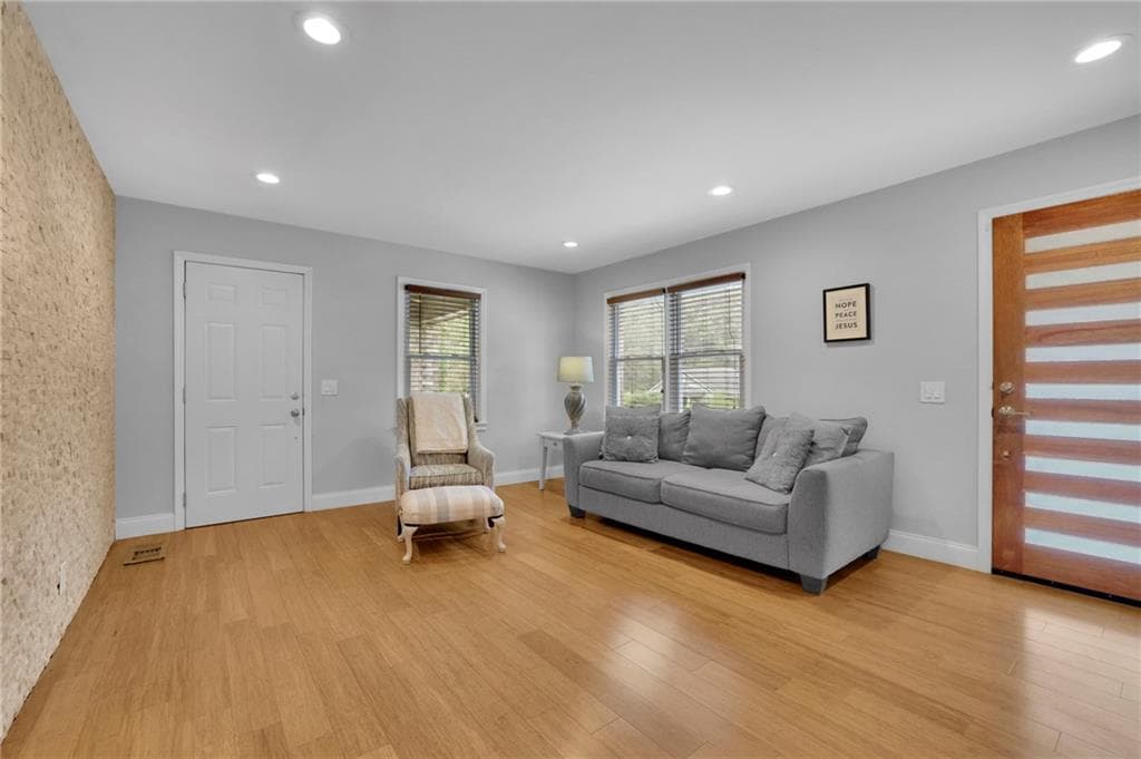 3 bedroom, 2 bathroom, 1,932 sq ft single family residence for sale at 5638 Lake Acworth Drive, Acworth, GA 30101 — photo 6
