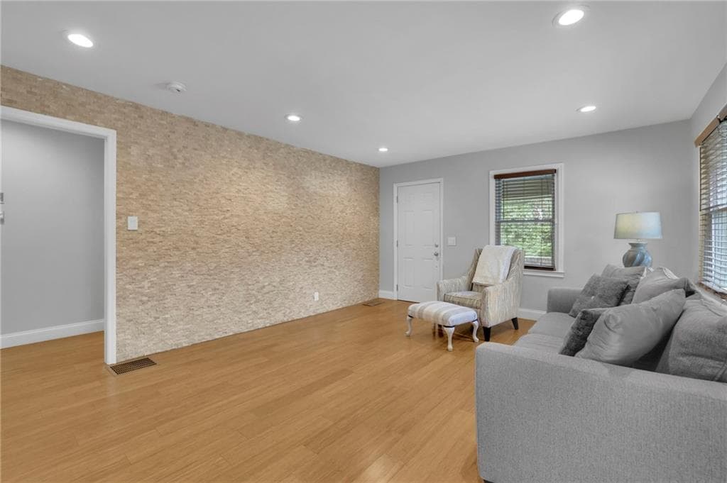 3 bedroom, 2 bathroom, 1,932 sq ft single family residence for sale at 5638 Lake Acworth Drive, Acworth, GA 30101 — photo 8