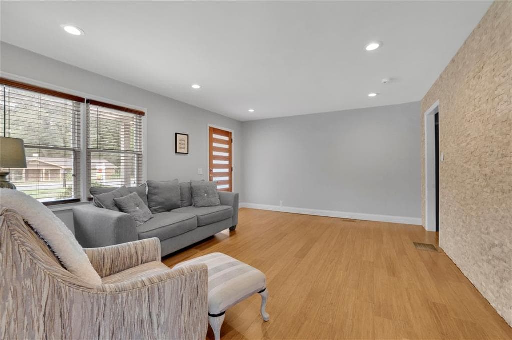 3 bedroom, 2 bathroom, 1,932 sq ft single family residence for sale at 5638 Lake Acworth Drive, Acworth, GA 30101 — photo 7