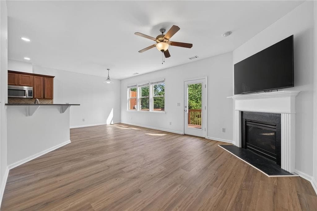 3 bedroom, 3 bathroom, 2,440 sq ft townhouse for sale at 5999 Cobblestone Creek Trail, Mableton, GA 30126 — photo 9