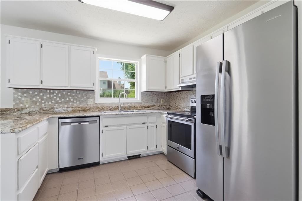 3 bedroom, 3 bathroom, 1,702 sq ft single family residence for sale at 5430 Princeton Oaks Drive, Sugar Hill, GA 30518 — photo 2