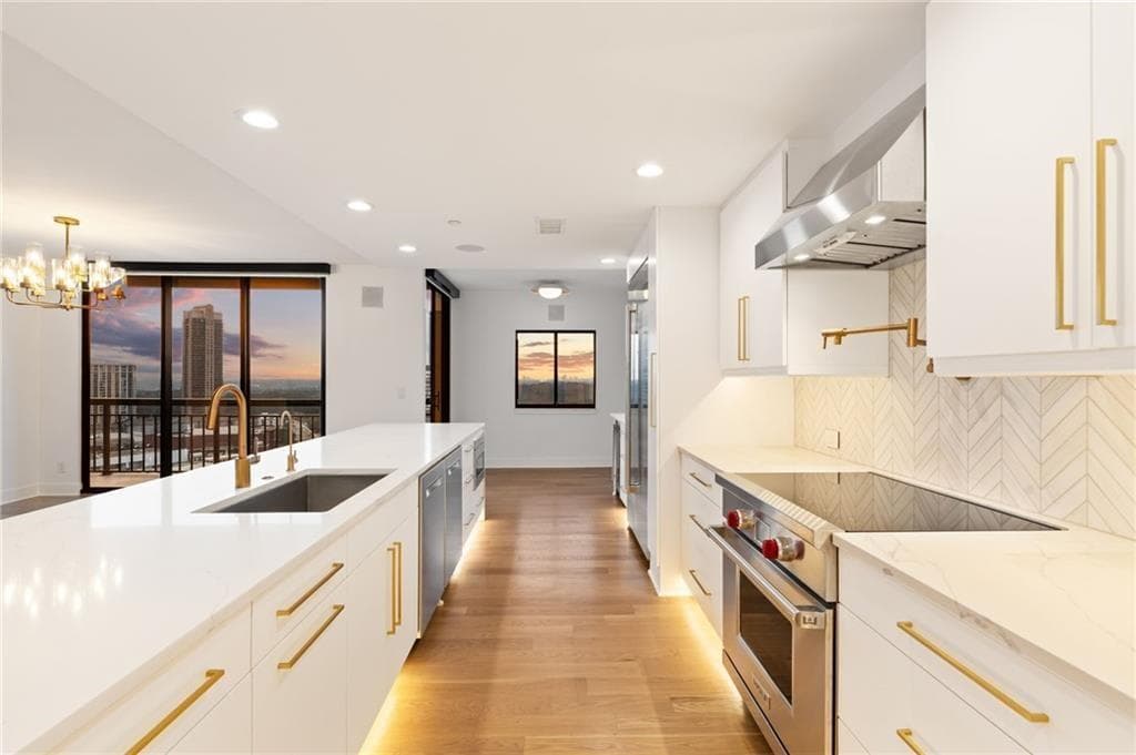 3 bedroom, 3 bathroom, 2,100 sq ft condominium for sale at 3481 Lakeside Drive P206, Atlanta, GA 30326 — photo 6