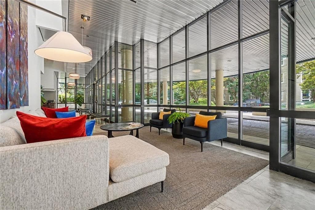 2 bedroom, 2 bathroom, 1,110 sq ft condominium for sale at 1130 Piedmont Avenue 1610, Atlanta, GA 30309 — photo 2