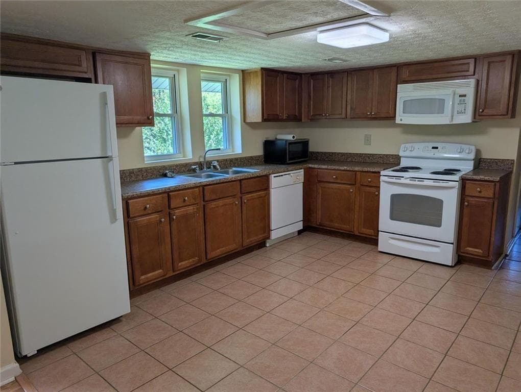 2 bedroom, 1 bathroom, 1,368 sq ft single family residence for sale at 201 Club Road, Buchanan, GA 30113 — photo 8