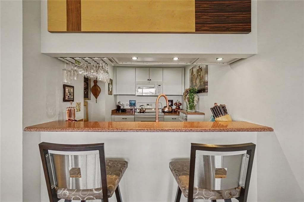 2 bedroom, 2 bathroom, 1,110 sq ft condominium for sale at 1130 Piedmont Avenue 1610, Atlanta, GA 30309 — photo 8