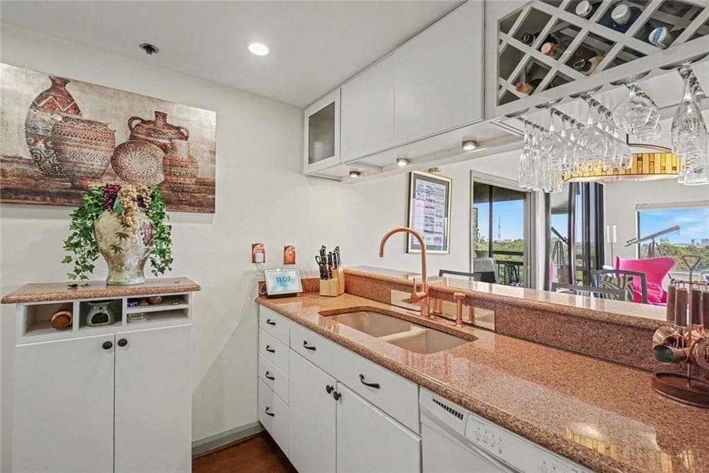2 bedroom, 2 bathroom, 1,110 sq ft condominium for sale at 1130 Piedmont Avenue 1610, Atlanta, GA 30309 — photo 10