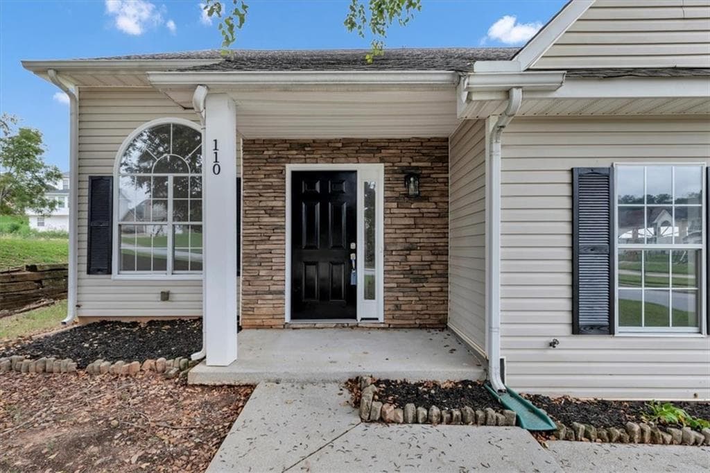 3 bedroom, 3 bathroom, 1,864 sq ft single family residence for sale at 110 Carriage Lake Drive, Stockbridge, GA 30281 — photo 2