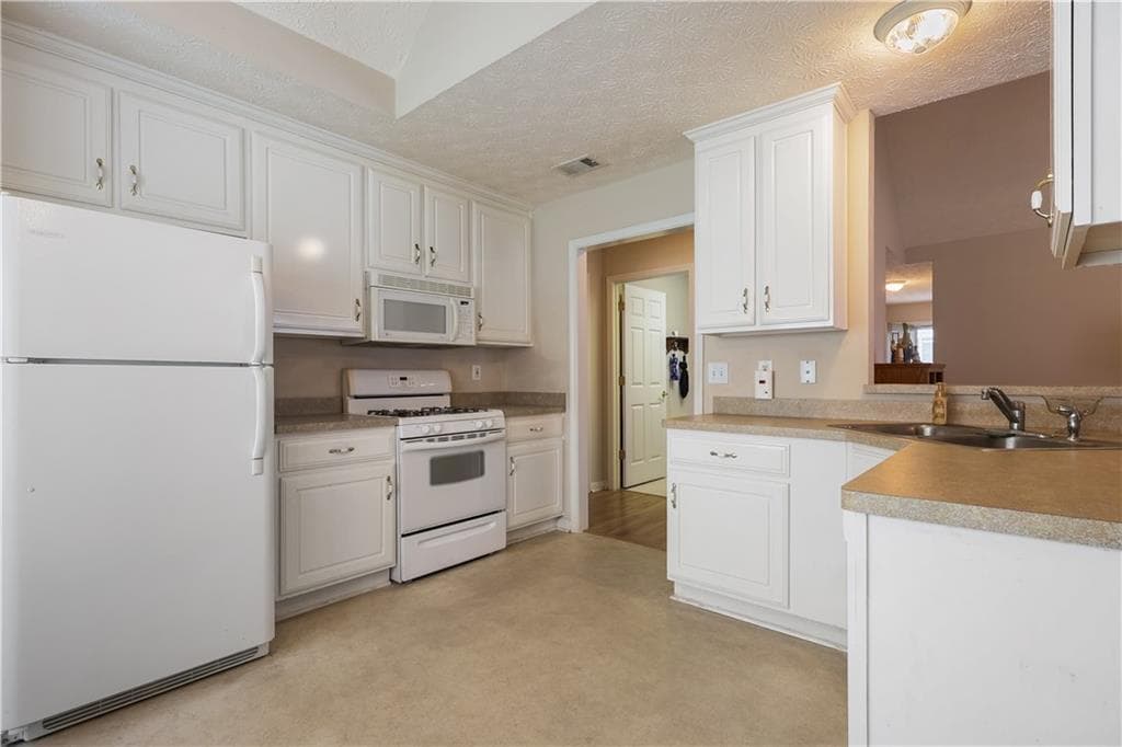 3 bedroom, 2 bathroom, 1,442 sq ft single family residence for sale at 1126 Strath Clyde Way, Mcdonough, GA 30253 — photo 9