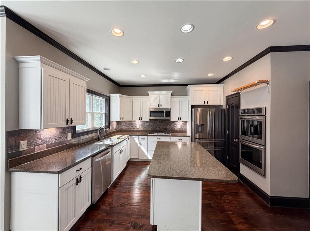 4 bedroom, 4 bathroom, 3,865 sq ft single family residence for sale at 28 Meadows Court, Dawsonville, GA 30534 — photo 6