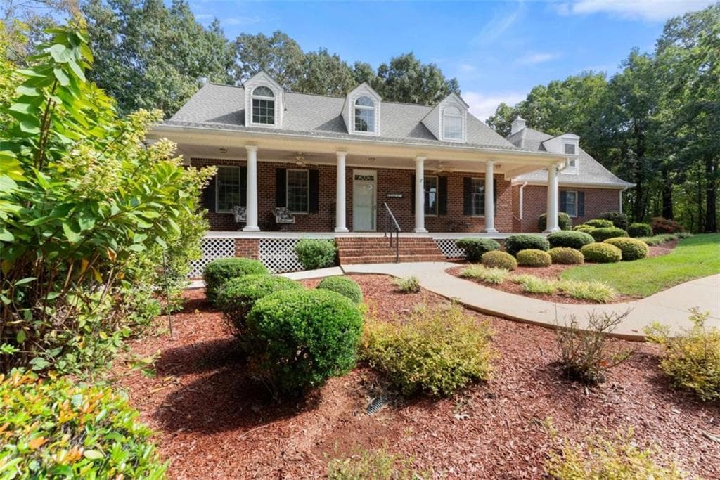 4 bedroom, 3 bathroom, 2,874 sq ft single family residence for sale at 149 Wyndage Court, Cornelia, GA 30531 — photo 2