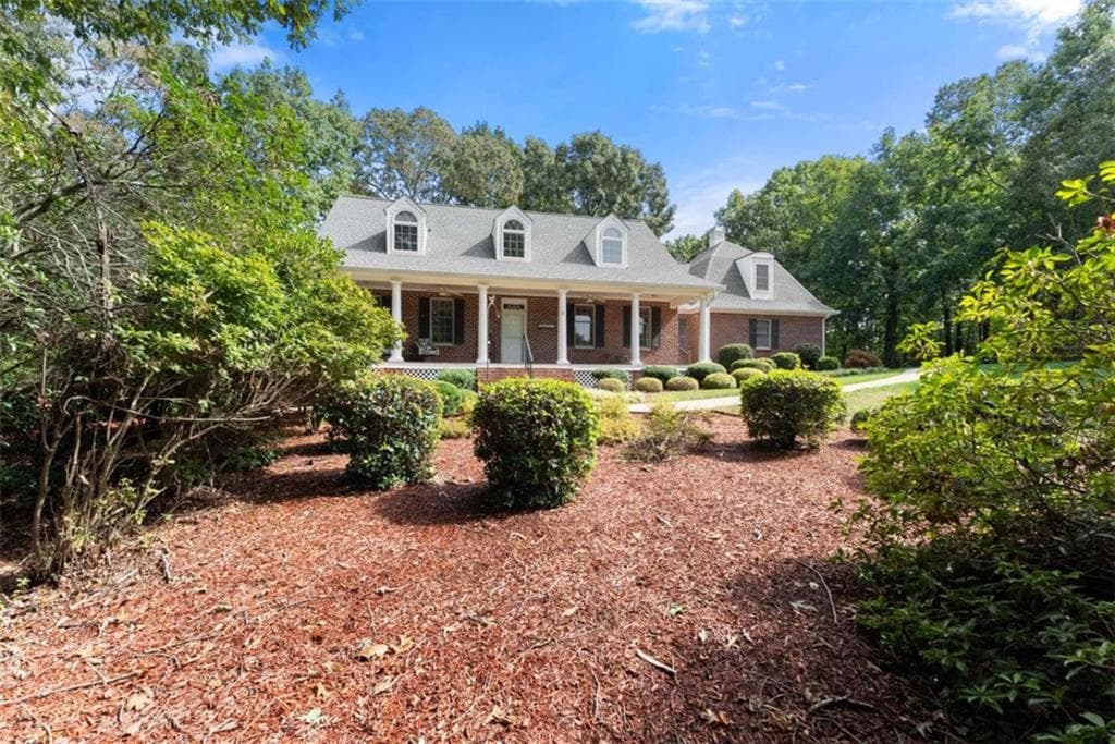 4 bedroom, 3 bathroom, 2,874 sq ft single family residence for sale at 149 Wyndage Court, Cornelia, GA 30531 — photo 3