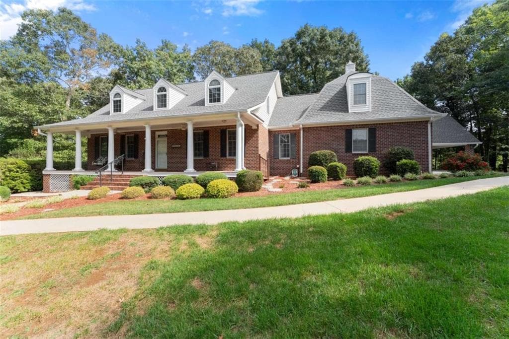 4 bedroom, 3 bathroom, 2,874 sq ft single family residence for sale at 149 Wyndage Court, Cornelia, GA 30531 — photo 4