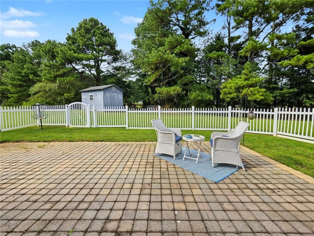 3 bedroom, 2 bathroom, 1,592 sq ft single family residence for sale at 3896 Doe Run Drive, Powder Springs, GA 30127 — photo 5