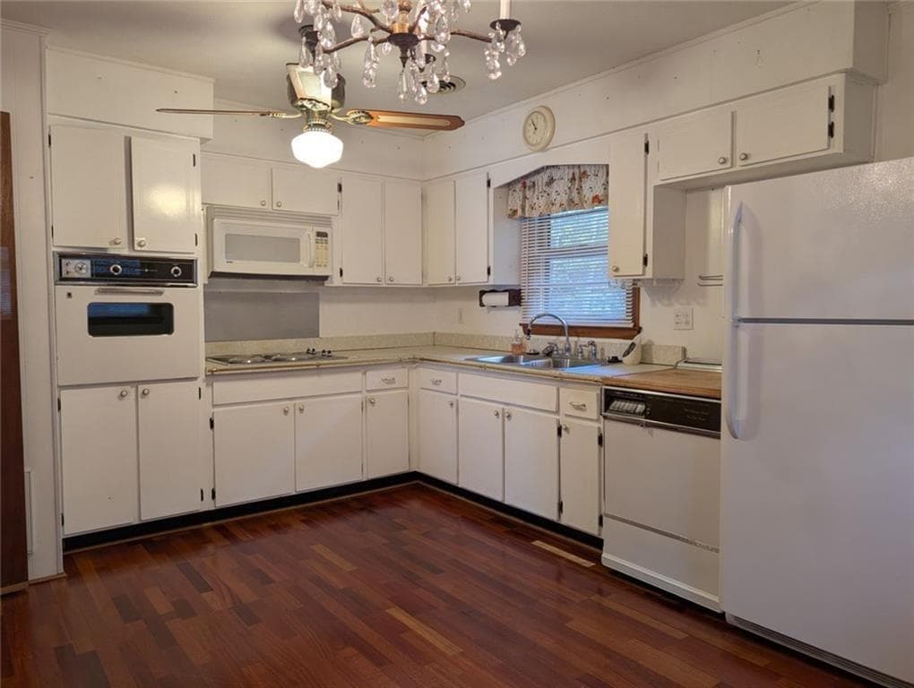 3 bedroom, 2 bathroom, 2,320 sq ft single family residence for sale at 109 7th Street, Carrollton, GA 30117 — photo 5