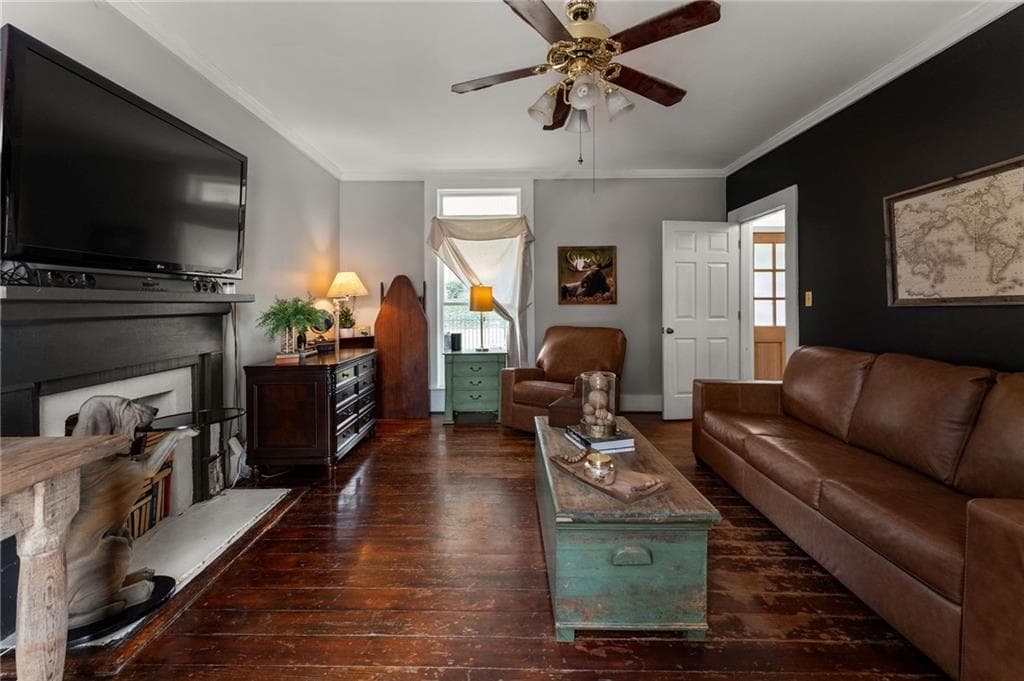3 bedroom, 2 bathroom, 2,042 sq ft single family residence for sale at 107 Etowah Drive, Cartersville, GA 30120 — photo 4