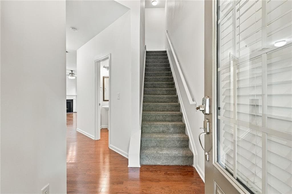 3 bedroom, 3 bathroom, 1,863 sq ft townhouse for sale at 1420 Faircrest Lane, Alpharetta, GA 30004 — photo 2