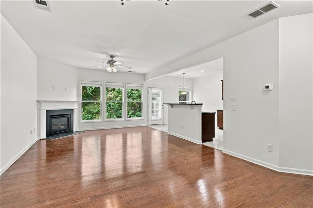3 bedroom, 3 bathroom, 1,863 sq ft townhouse for sale at 1420 Faircrest Lane, Alpharetta, GA 30004 — photo 3