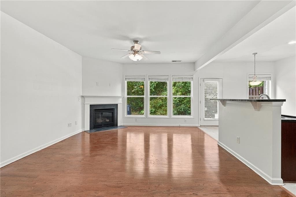 3 bedroom, 3 bathroom, 1,863 sq ft townhouse for sale at 1420 Faircrest Lane, Alpharetta, GA 30004 — photo 4