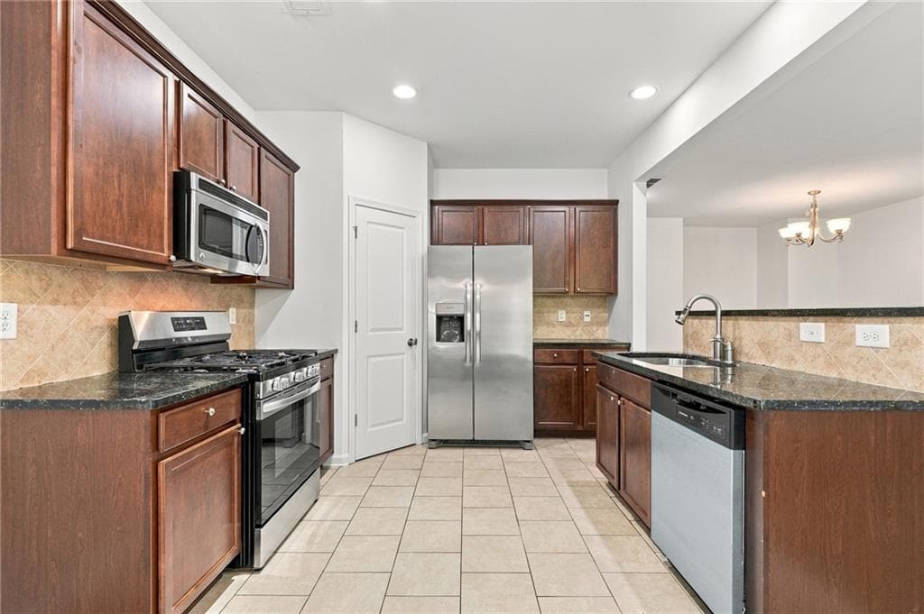 3 bedroom, 3 bathroom, 1,863 sq ft townhouse for sale at 1420 Faircrest Lane, Alpharetta, GA 30004 — photo 6