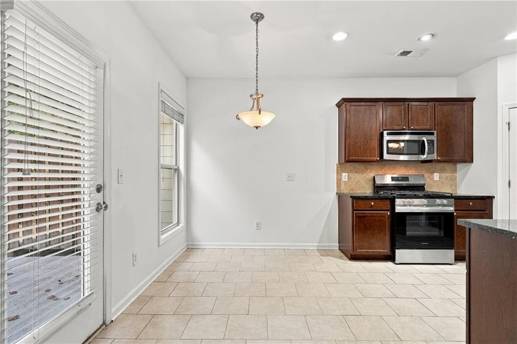 3 bedroom, 3 bathroom, 1,863 sq ft townhouse for sale at 1420 Faircrest Lane, Alpharetta, GA 30004 — photo 8